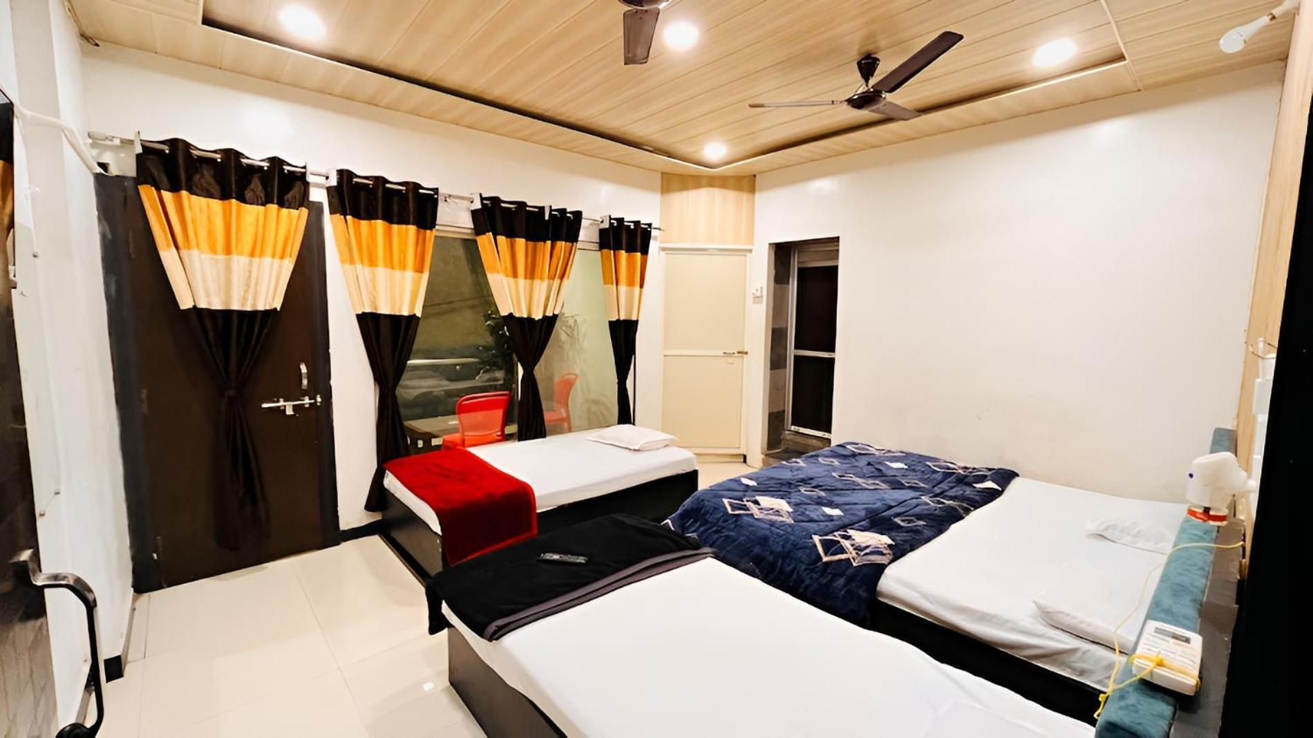 Pallav Guest House Ujaim Exterior foto